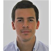 Jóvenes estudiantes que se encuentren cursando Derecho en la Universidad